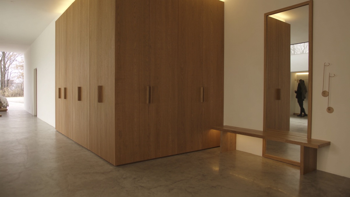 Raumhoher Einbauschrank im Flur