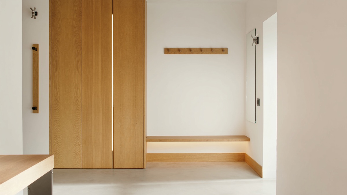 Grifflose Garderobe mit LED-Beleuchtung