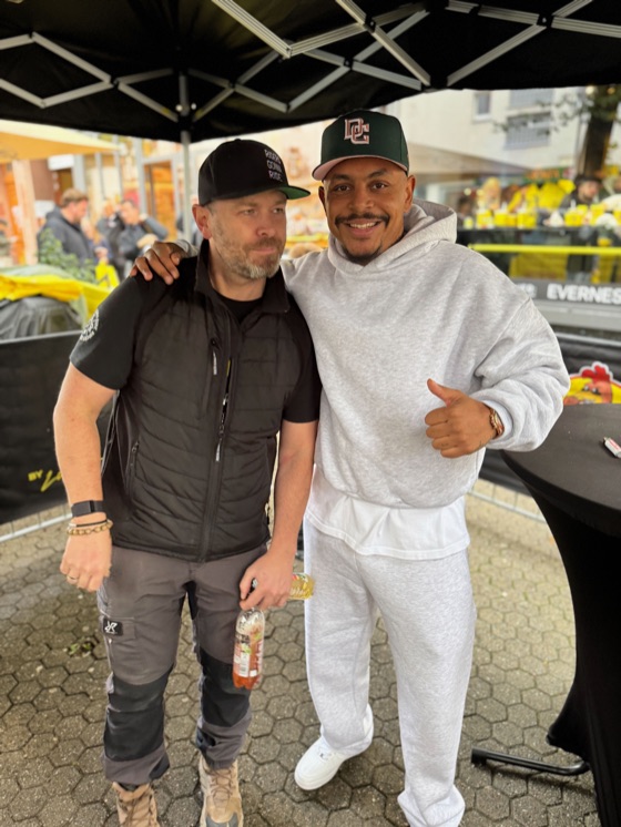 Dean Ward (Brandstifter) & Luciano beim Loco-Chicken-Event